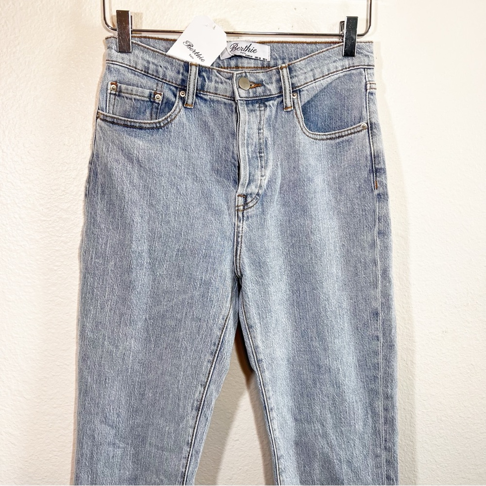 High Rise Straight Leg Jeans Light Wash Vintage Style Denim NWT 6 - Picture 5 of 11